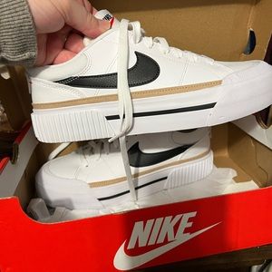 Nike Court Legacy Lift